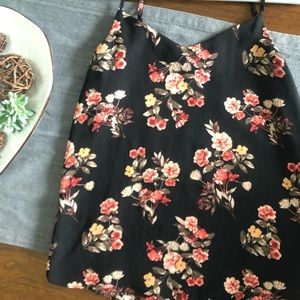 Black tank with roses - Adjustable Straps